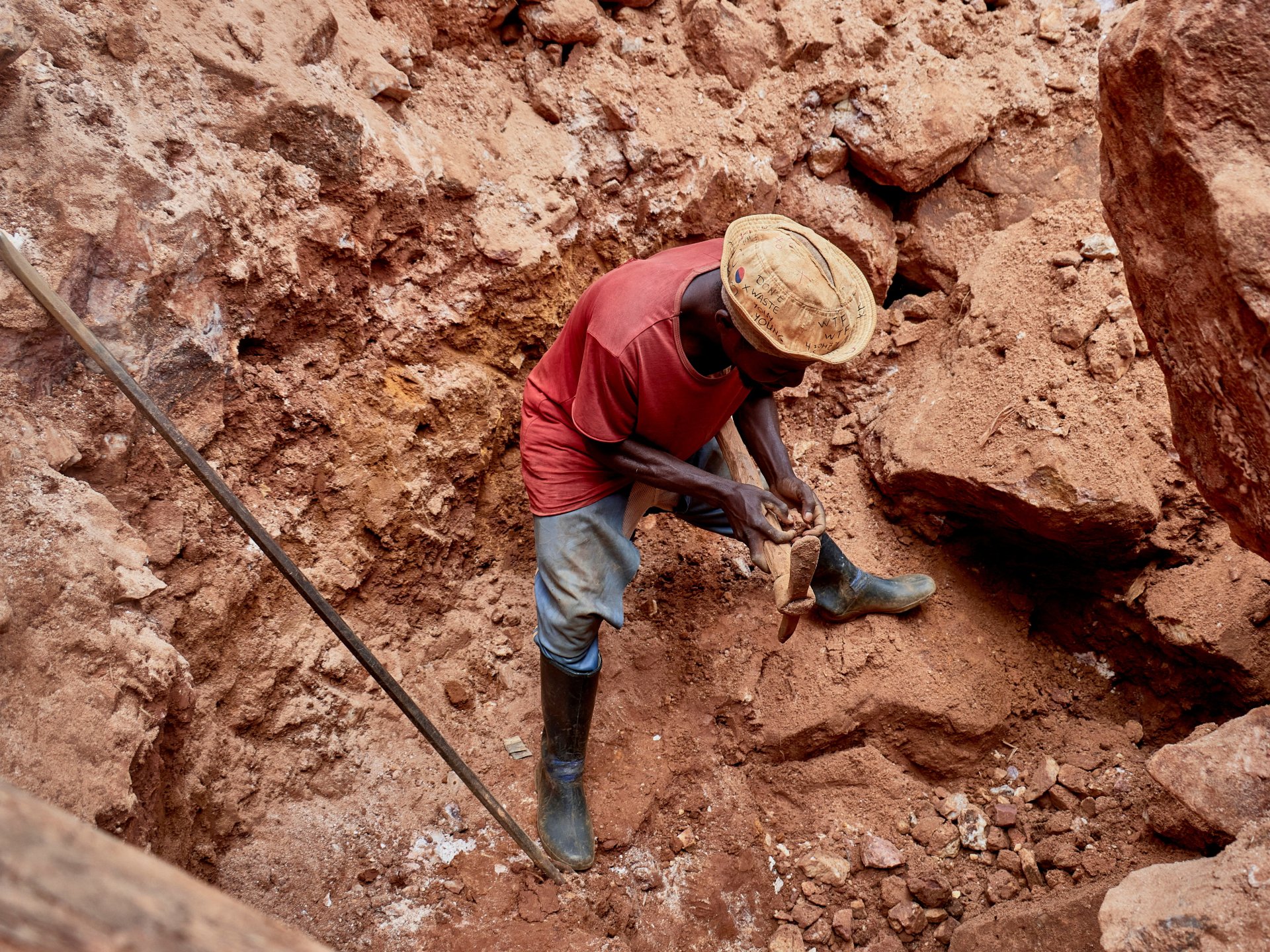 Tragedy Strikes as Bridge Collapses at Congolese Mine, Resulting in Numerous Fatalities – Mirror Brief